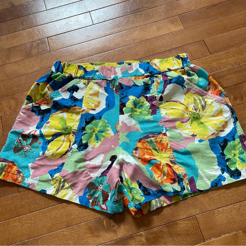 Hester & Orchard Linen Blend Floral Shorts